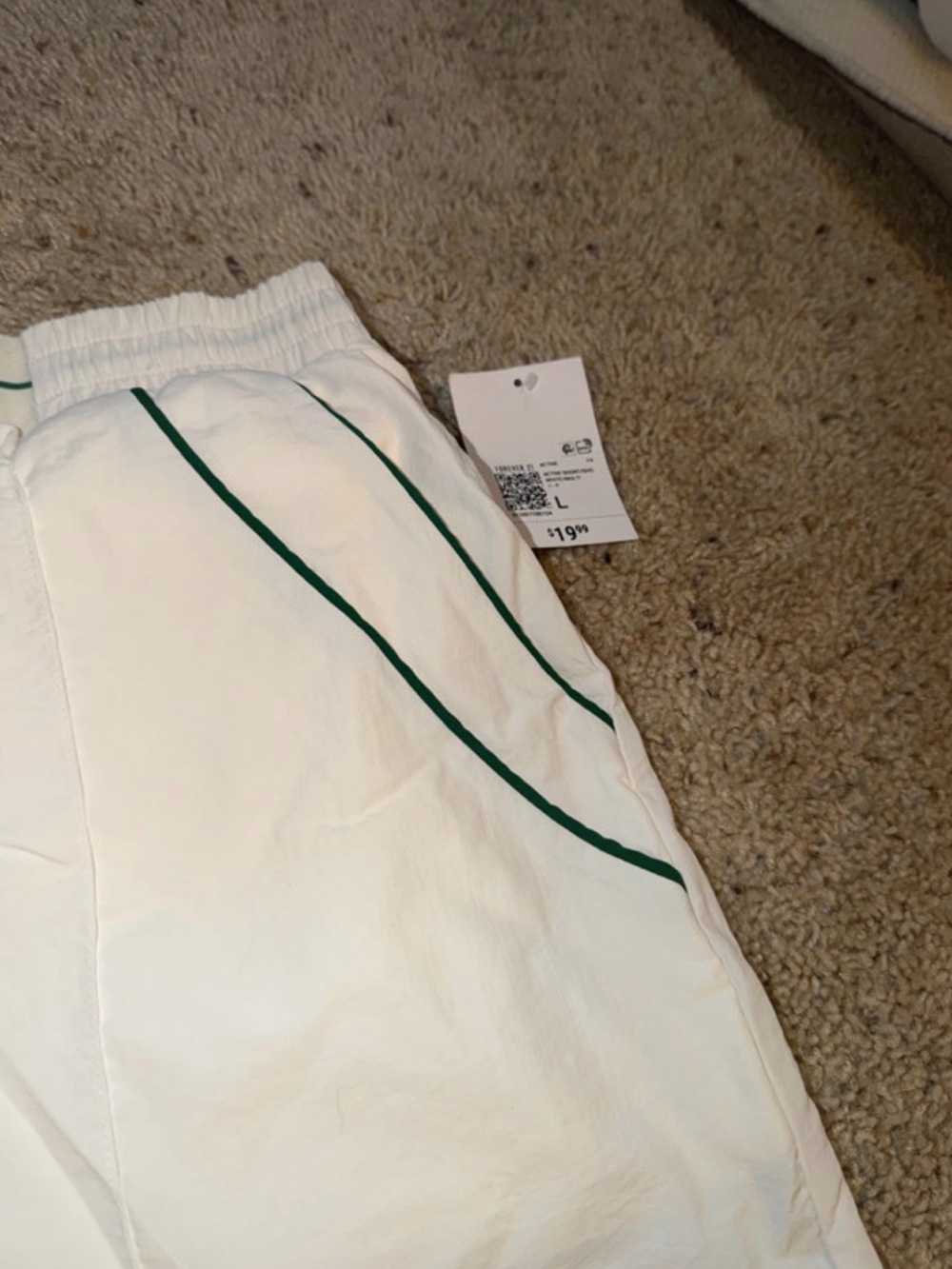 NWT Forever 21 White Athletic Shorts with Green Piping Large - Picture 3 of 7